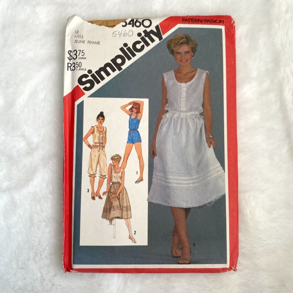 Simplicity Sewing Pattern - Picture 1 of 2